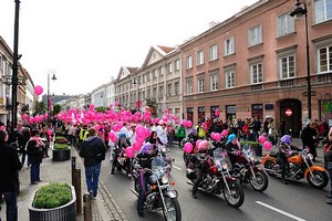 Marsz Rowej Wstki - razem w walce z rakiem piersi