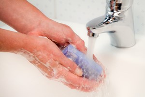 Masz cukrzyc? Zawsze myj rce przed badaniem poziomu cukru [© Gina Sanders - Fotolia.com, Zakupy]