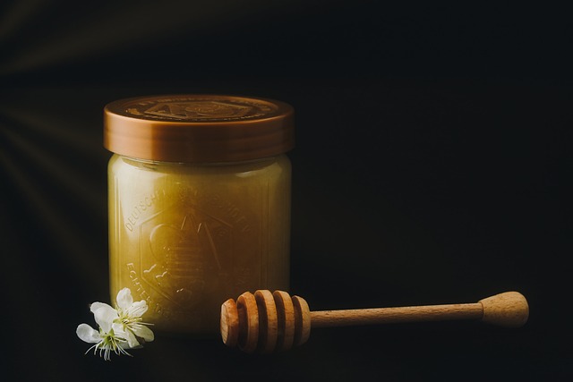 Miód manuka pomaga zwalczać infekcje [fot. Melanie from Pixabay]