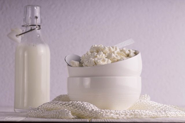 Mleko na śniadanie poprawia glikemię  [fot. Diana Lawrowa from Pixabay]