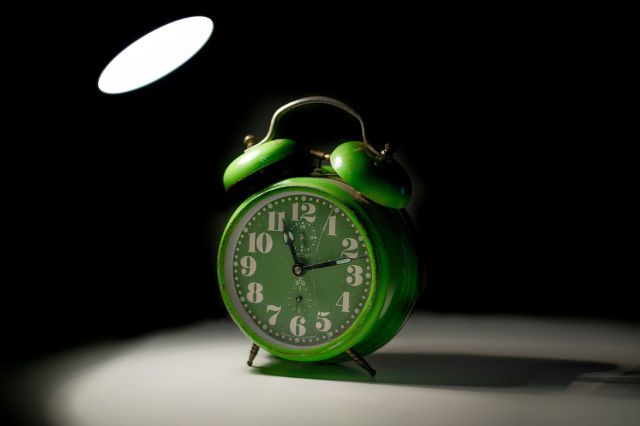 Mniej niż 5 godzin snu na dobę sprzyja chorobom przewlekłym [fot. Rudy and Peter Skitterians from Pixabay]