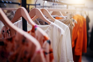 Moda: Polacy nie wyrniaj si ubraniem [© Kurmyshov - Fotolia.com]