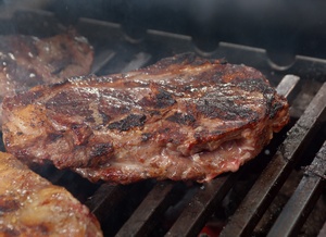 Nadmiernie przypieczone mięso może powodować raka [© Fanfo - Fotolia.com]