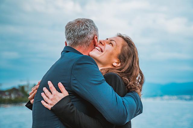 Najpierw śmiech, potem miłość. Humor ważny w romantycznych relacjach [fot. InstagramFOTOGRAFIN from Pixabay]