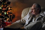Nie zapominajmy o starszych podczas Boego Narodzenia [© Kimberly Cossairt - Fotolia.com]