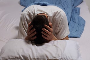 Niedobór snu skutkuje zaburzeniami uwagi i błędami [© glisic_albina - Fotolia.com]
