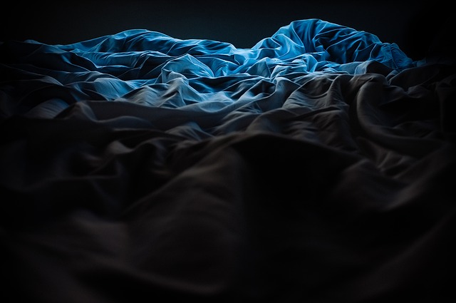 Niedobór snu zwiększa ilość tłuszczu trzewnego [fot. Foundry Co from Pixabay]