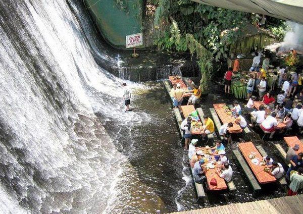 The Labassin Waterfall Restaurant fot. Qtravel