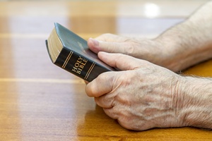 Niezwyke znalezisko w uywanej Biblii  [© manaemedia - Fotolia.com]