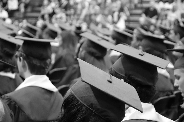 Niższe wykształcenie to większe zagrożenie przedwczesną śmiercią [fot. McElspeth from Pixabay]