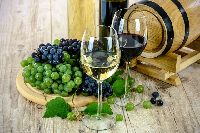 Odkryto, dlaczego umiarkowane dawki alkoholu są dobre dla zdrowia serca [fot. Photo Mix from Pixabay]