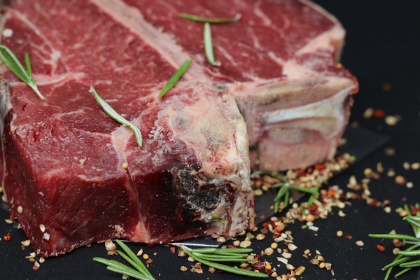 Ogranicz czerwone mięso, jeśli chcesz dłużej żyć [fot. tomwieden from Pixabay]