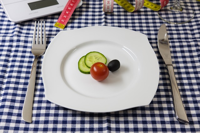 Ograniczenie kalorii spowalnia starzenie się u ludzi [fot. Bruno /Germany from Pixabay]