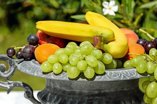 Owoce poprawiają samopoczucie psychiczne? [fot. Couleur from Pixabay]