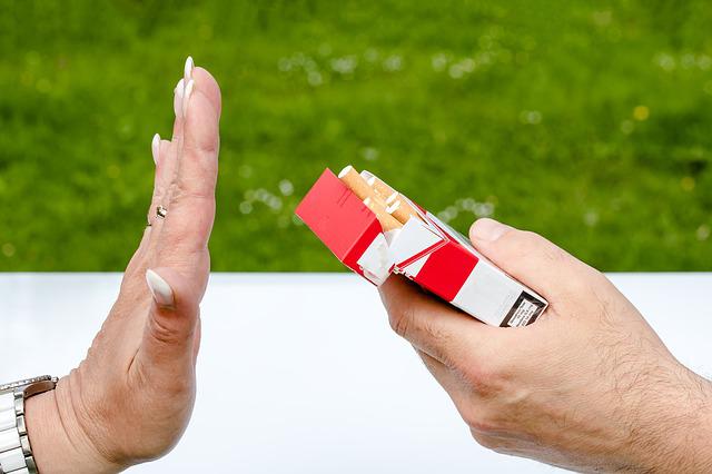 Palenie papierosów przynosi niewydolność serca [fot. Myriams-Fotos from Pixabay]