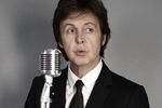 Paul McCartney egna si z trawk [Paul McCartney fot. Universal Music Polska]