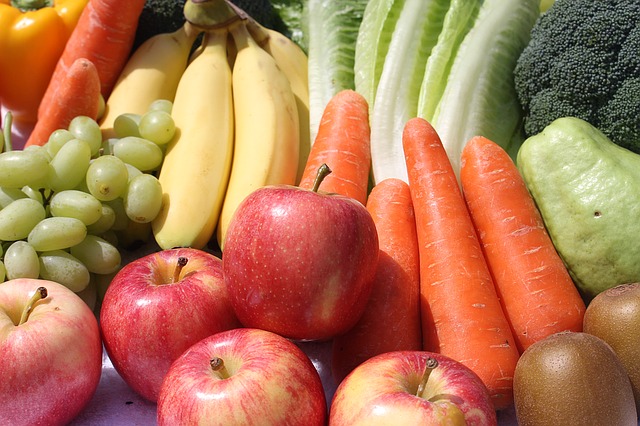 Pięć porcji warzyw i owoców dziennie sprzyja długowieczności [fot. Jasmine Lin from Pixabay]