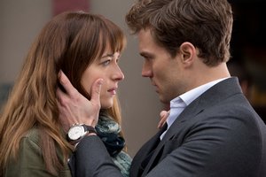 "Pidziesit twarzy Greya" z rekordem w Polsce [Dakota Johnson i Jamie Dornan fot. UIP]