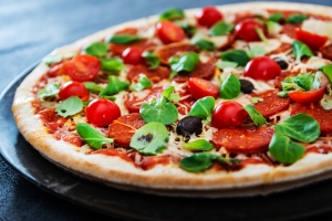 Pizza: biaa, czerwona, po polsku [Fot. ilolab - Fotolia.com]