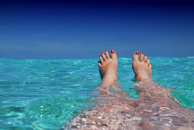 Pływanie w chłodnej wodzie osłabia objawy menopauzy [fot. romaneau from Pixabay]