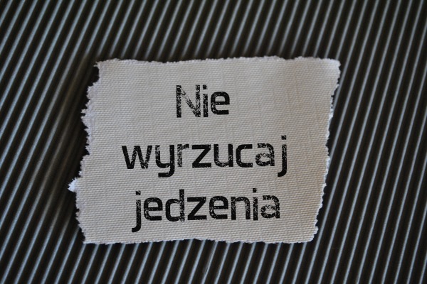 Polacy wyrzucaj jedzenie, co pity traci na tym pienidze [Fot. bnorbert3 - Fotolia.com]