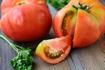 Pomidory dobre dla skry - chroni przed szkodliwym promieniowaniem sonecznym [© dream79 - Fotolia.com]
