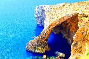 Popularne miejsce na wakacje: Malta - krajobrazy, historia i Hollywood  [Blue Grotto, fot. travelpnanet.pl]