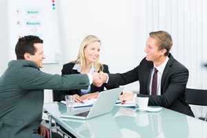 Praca bez protekcji. Warto poleca znajomych do pracy? [© Picture-Factory - Fotolia.com]
