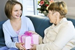 Prezenty na Dzie Babci i Dzie Dziadka [© Elenathewise - Fotolia.com]
