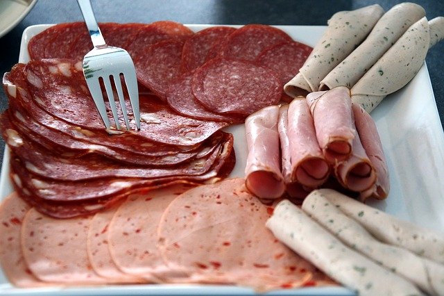 Przetworzone mięso zwiększa ryzyko demencji - nowe badania [fot. moerschy from Pixabay]
