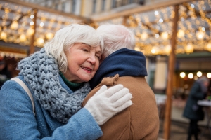 Przytulaj się - osłabisz negatywne emocje i poprawisz nastrój [Fot. YakobchukOlena - Fotolia.com]