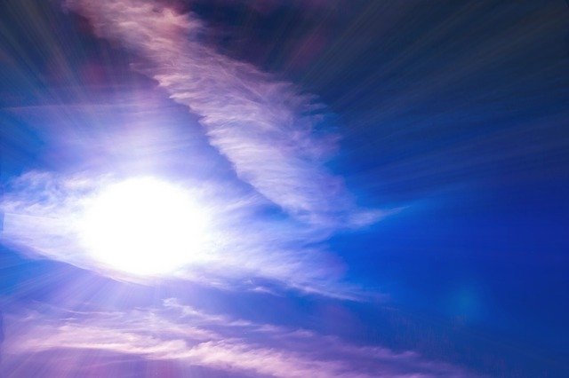 Seniorzy potrzebują więcej słońca - często mają niedobór witaminy D [fot. Myriams-Fotos from Pixabay]