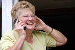 Seniorzy testuj telefony [© Irina Fischer - Fotolia.com]