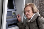 Seniorzy: z dala od bankw [© mariesacha - Fotolia.com]