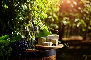 Ser i wino: zwizek idealny [©  ZoomTeam - Fotolia.com]