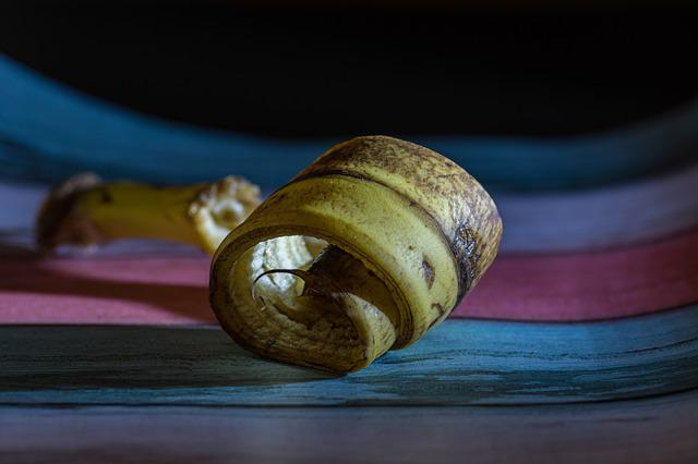 Skórki banana - zobacz, jak dodać ją do diety i zdrowiej jeść [fot. Willfried Wende from Pixabay]
