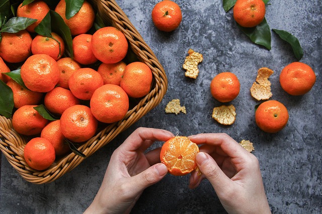 Skórki pomarańczy i mandarynek pomogą obniżyć cholesterol [fot. Yi-Hsin Wei from Pixabay]