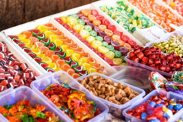 Słodycze i inne przekąski wpływają na zmiany w mózgu [fot. Pexels from Pixabay]
