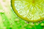 Soce i sok z limonki oczyszczaj wod [© kubais - Fotolia.com]