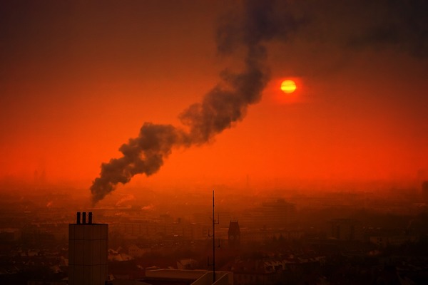 Smog szkodliwy jak papierosy: niszczy puca wywoujc rozedm [fot. Johannes Plenio z Pixabay]
