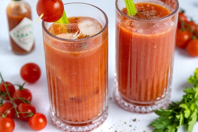 Sok pomidorowy zabija Salmonellę Typhi i inne szkodliwe bakterie [fot. eatde from Pixabay]