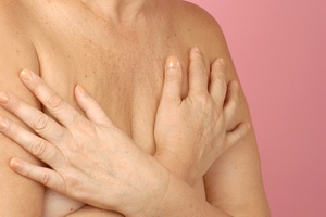 Starsze kobiety i rak piersi - pacjentki umierają „z niewiedzy” [© Junial Enterprises - Fotolia.com]