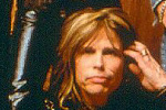 Steven Tyler przewrci si i straci zby [Steven Tyler fot. Sony Music]