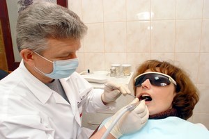Stomatologia anti-aging? Dentysta umożliwi odmłodzenie [© Leonid Nyshko - Fotolia.com]