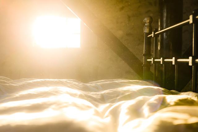 Światło podczas snu sprzyja cukrzycy i nadciśnieniu [fot. Rudy and Peter Skitterians from Pixabay]