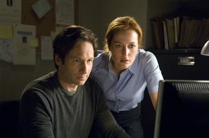 Sze nowych odcinkw "Z archiwum X" [David Duchovny i Gillian Anderson fot. CinePix]