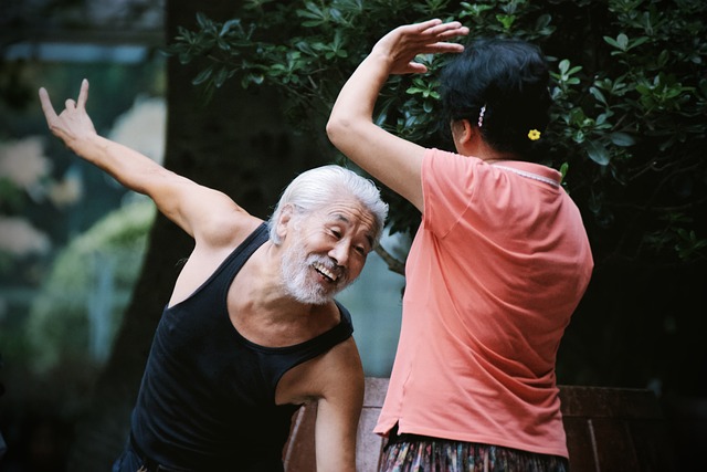 Taniec pomoże ci utrzymać sprawność w starszym wieku [fot. Adrian from Pixabay]
