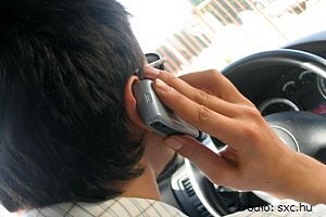 Telefon za kierownic - wrg czy przyjaciel? [fot. lt.php]
