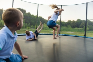 Trampolina. Zabawa niekoniecznie bezpieczna [Fot. illustrissima - Fotolia.com]