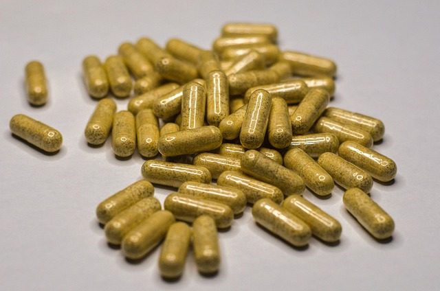 USA: ronie wskanik przedawkowania opioidw przez seniorw [fot. DiamondRehabThailand from Pixabay]